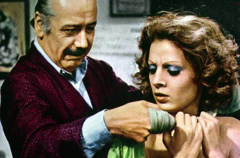 A.A.A. Massaggiatrice bella presenza offresi... (1972) FilmTV.it