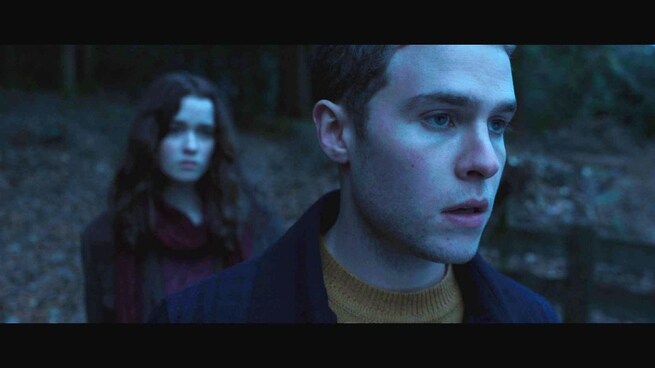 Alice Englert, Iain De Caestecker