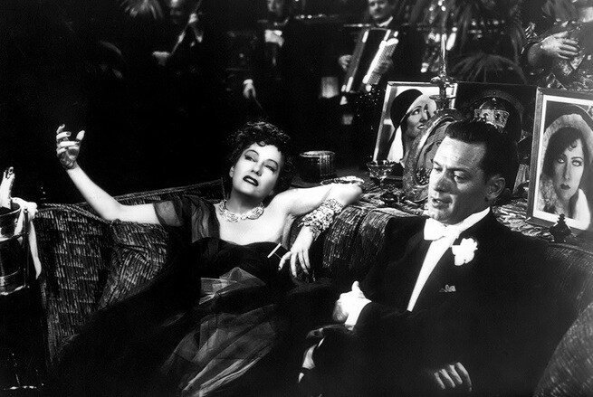 William Holden, Gloria Swanson