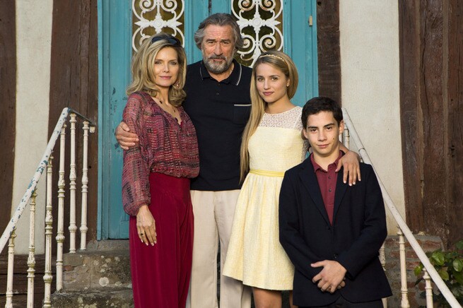 Michelle Pfeiffer, Robert De Niro, Dianna Agron, John D'Leo