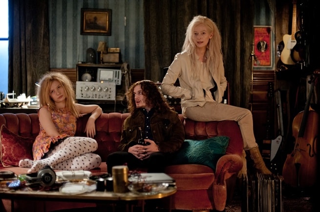 Mia Wasikowska, Anton Yelchin, Tilda Swinton