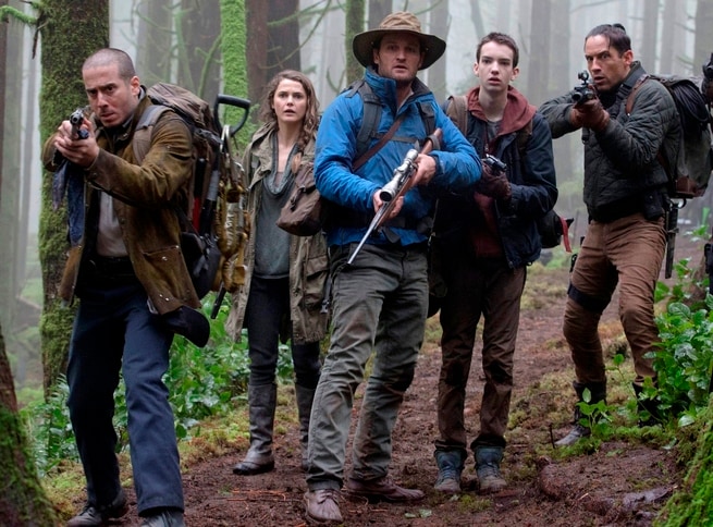 Kodi Smit-McPhee, Kirk Acevedo, Enrique Murciano, Keri Russell, Jason Clarke