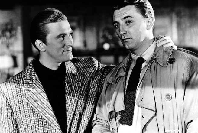Kirk Douglas, Robert Mitchum