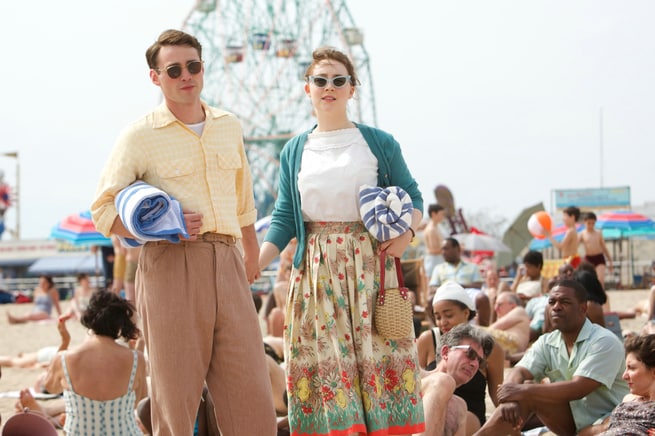 BROOKLYN: UN'IRLANDESE DIVISA TRA DUE MONDI