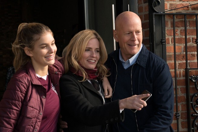 Elisabeth Shue, Bruce Willis, Camila Morrone