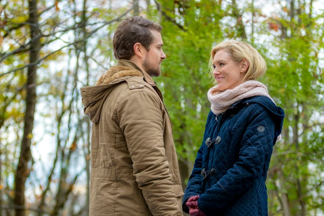 Nicky Whelan, Josh Kelly