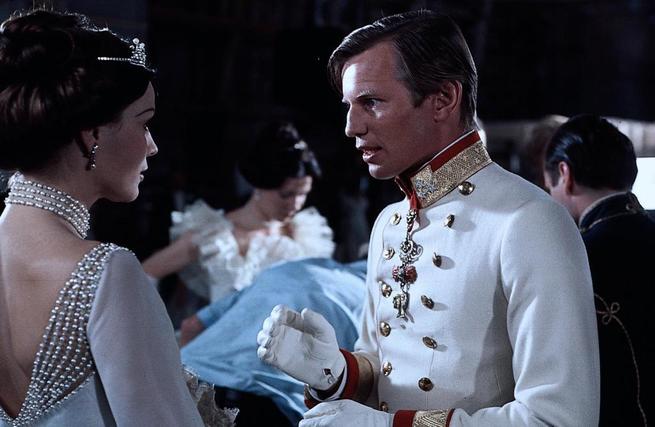 Marthe Keller, Michael York