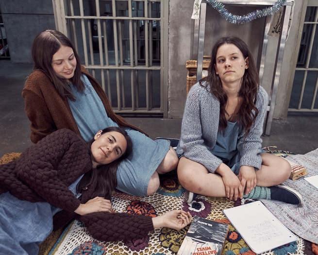 Sosie Bacon, Hannah Murray, Marianne Rendón