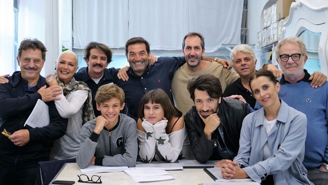 Francesco Mandelli, Loretta Goggi, Max Giusti, Paolo Calabresi, Dino Abbrescia, Antonello Fassari, Susy Laude, Francesco Mura