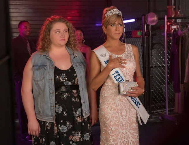 Danielle MacDonald, Jennifer Aniston