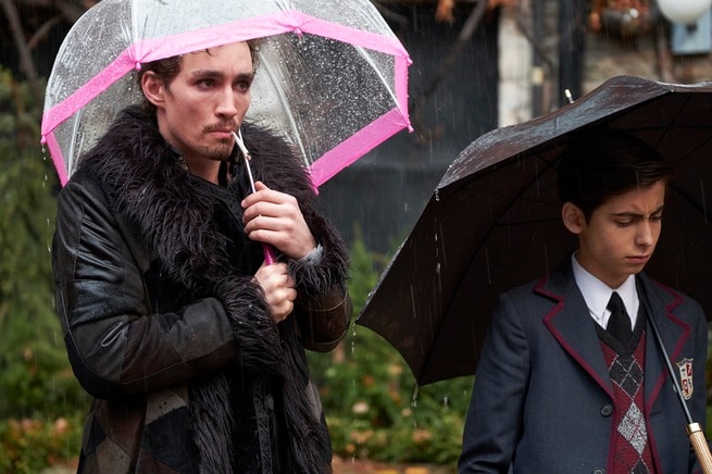 Robert Sheehan, Aidan Gallagher