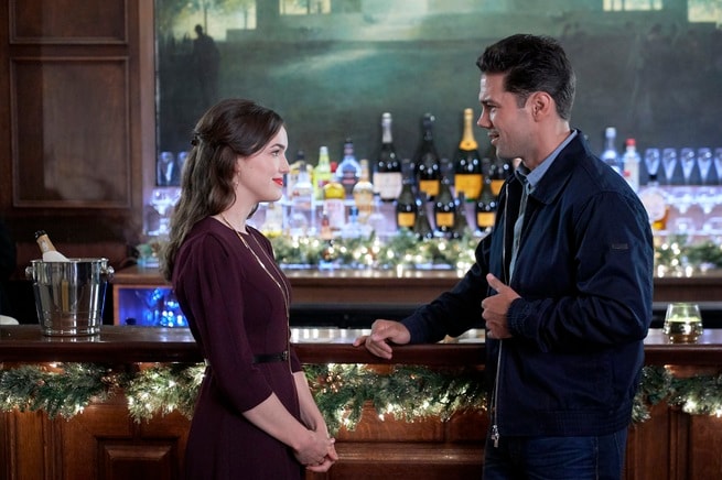 Elizabeth Henstridge, Ryan Paevey