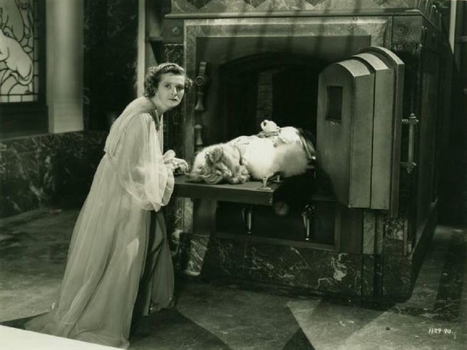 Anne Gwynne, Gladys Cooper