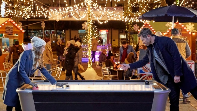 Alexa PenaVega, Luke Macfarlane
