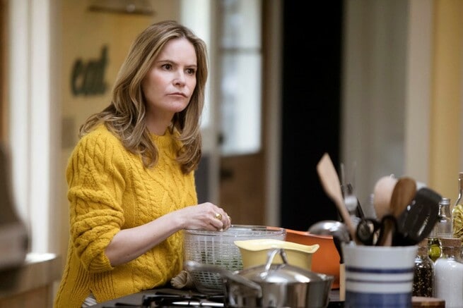 Jennifer Jason Leigh