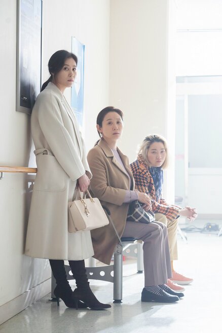 Moon So-ri, Kim Sun-young, Yoon-ju Jang