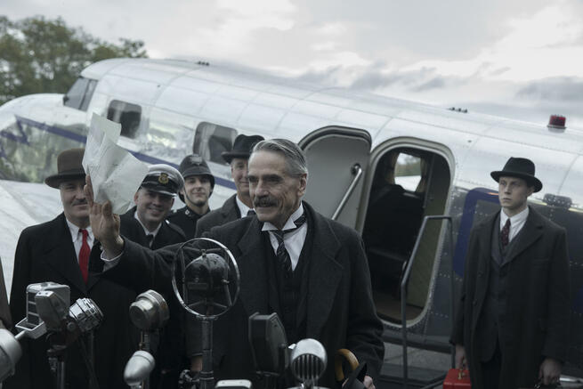 Jeremy Irons, George MacKay