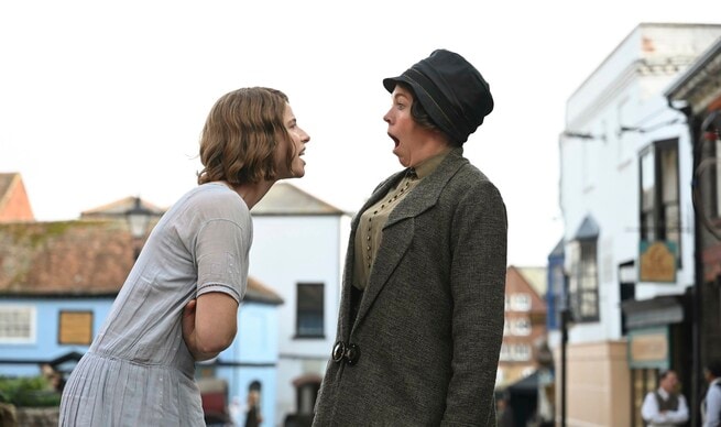 Jessie Buckley, Olivia Colman