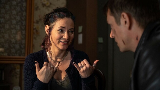 Joel Kinnaman, Sandra Mae Frank