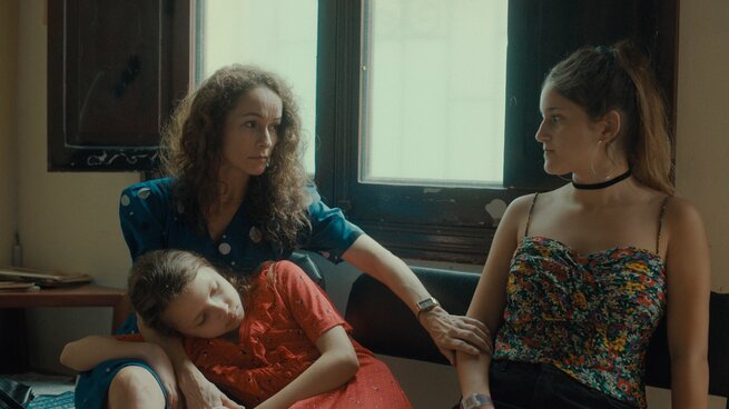 Luana Vega, Abril Gjurinovic, Jimena Lindo