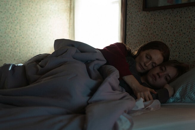Sydney Sweeney, Julianne Moore