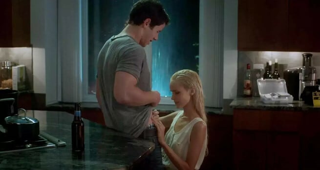 Nick Jonas, Isabel Lucas