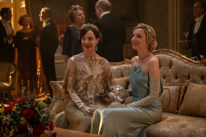 Elizabeth McGovern, Laura Carmichael