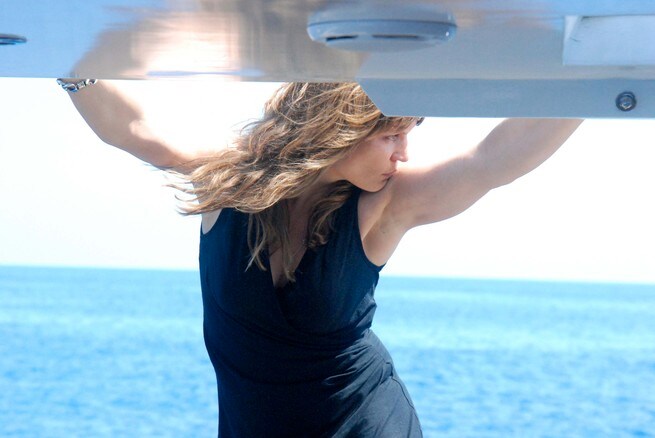 WAVES: UN NOIR SU UNA BARCA