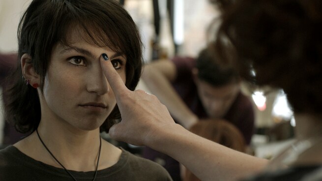 IL FUTURO: UNA GIOVANE DONNA SALVATA DA MACISTE