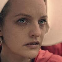 In Serie (40) : “<b>the HandMaid's Tale</b>” (stag. 1) : <i>"Sia Lode a Te, Cagna!"</i>.