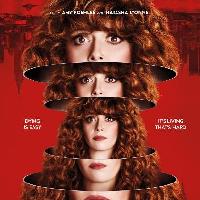 In Serie (56) : <b>Russian Doll</b> (stag. 1), un Carnevale di Anime. 