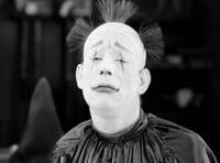 Lon Chaney in L'uomo che prende gli schiaffi (1924), il primo film della MGM