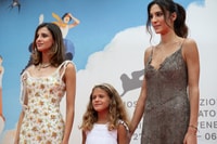 Benedetta Porcaroli, Lucrezia Guglielmino e Carolina Cavalli sul red carpet di Il rapimento di Arabella - Foto: Giorgia Carena / Film Tv