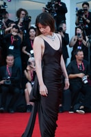 Mia Goth sul red carpet di Frankenstein - Foto: Giorgia Carena / Film Tv