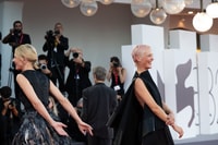 Cate Blanchett e Vicky Krieps sul red carpet di Father, Mother, Sister, Brother - Foto: Giorgia Carena / Film Tv