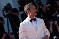 Jude Law sul red carpet di Il mago del Cremlino - Foto: Giorgia Carena / Film Tv