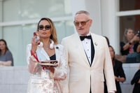 Allegra Riggio e Jared Harris sul red carpet di A House of Dynamite - Foto: Giorgia Carena / Film Tv