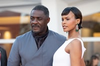Idris Elba e Sabrina Dhowre Elba sul red carpet di A House of Dynamite - Foto: Giorgia Carena / Film Tv