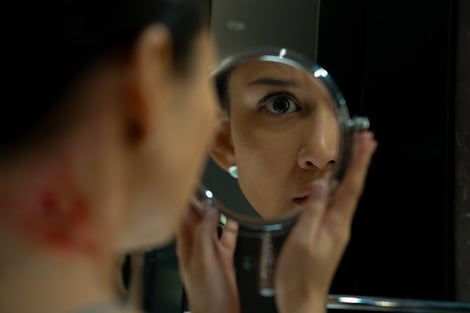 A Normal Woman: Su Netflix, un film su una diagnosi che sconvolge una donna 