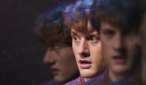 James Acaster, comico inoffensivo