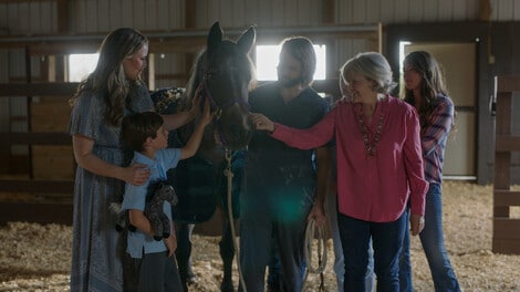 Adeline: Su Canale 5, un film sulla magia di un cavallo da una storia vera 