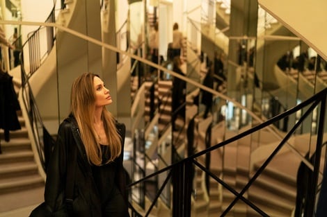 Couture: Sotto la superficie del riflesso nel film con Angelina Jolie