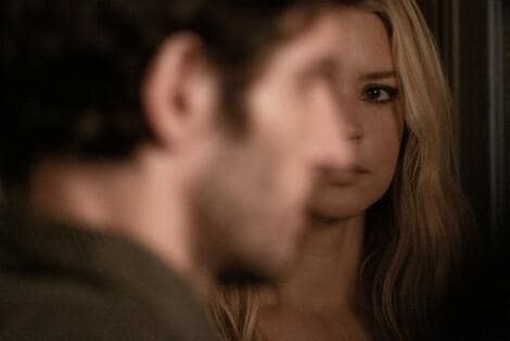 La doppia vita di Madeleine Collins: L’identità è un terreno minato nel film di Rai 3 