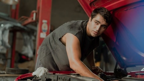 Metruk Adam – Un uomo solo: Nel film Netflix, una redenzione impossibile 