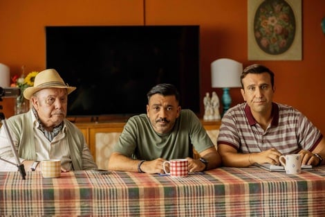 Oi vita mia: Quando il caos per Pio e Amedeo diventa struttura