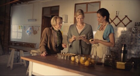 Pane al limone con semi di papavero: Il film di La5, il romanzo e il profumo dell’anima