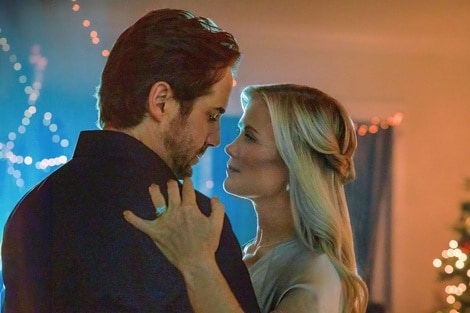 Un’occasione sotto l’albero: Un Natale d’amore nel film di Tv8 