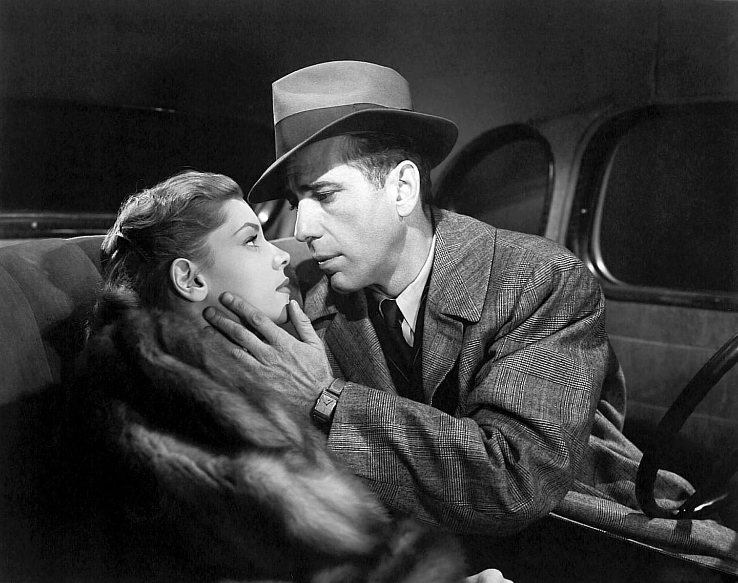 Humphrey Bogart e Lauren Bacall in una foto di scena del Grande Sonno